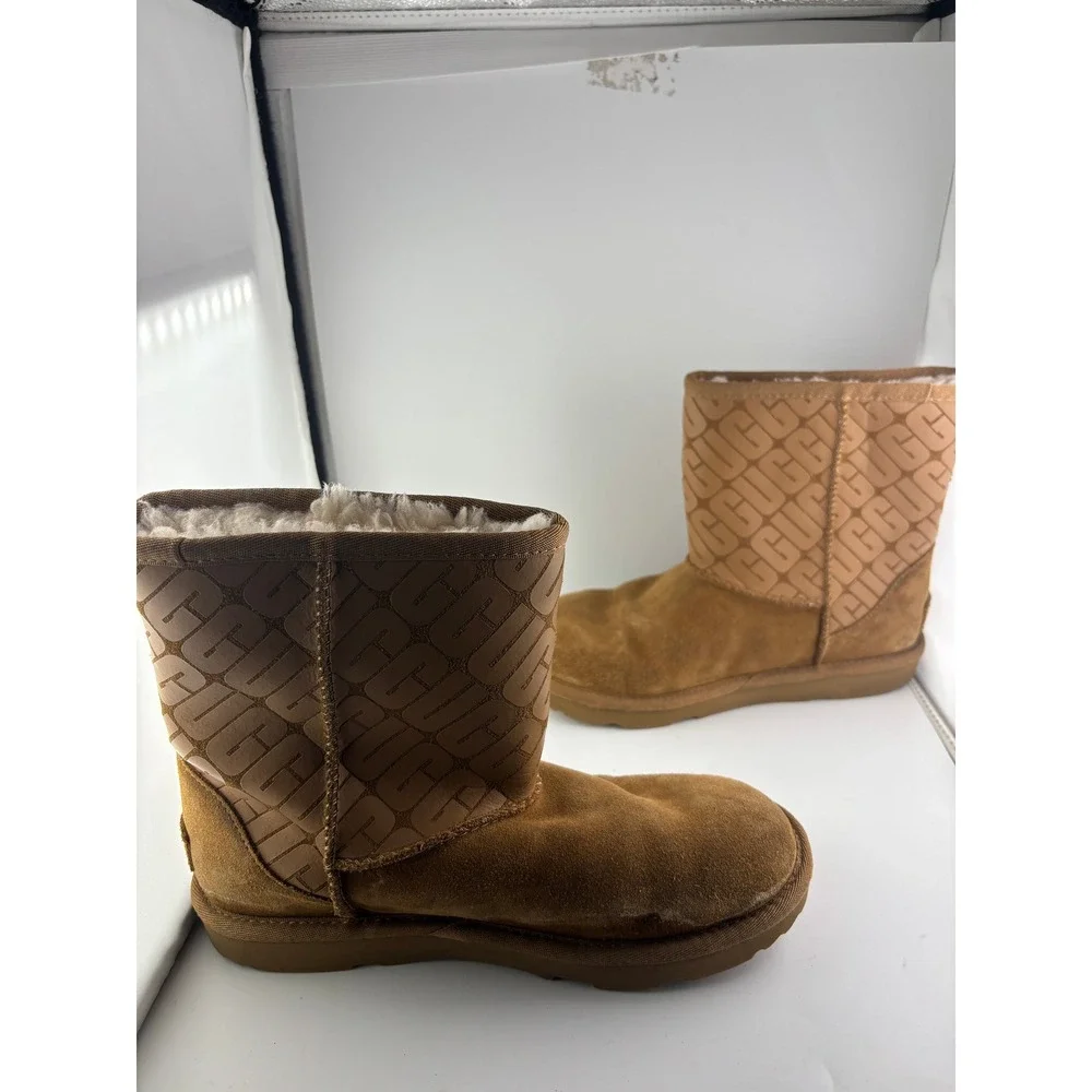 UGG Kids Classic II Logo Chestnut Suede Sheepskin Boots 1129408K Size 5